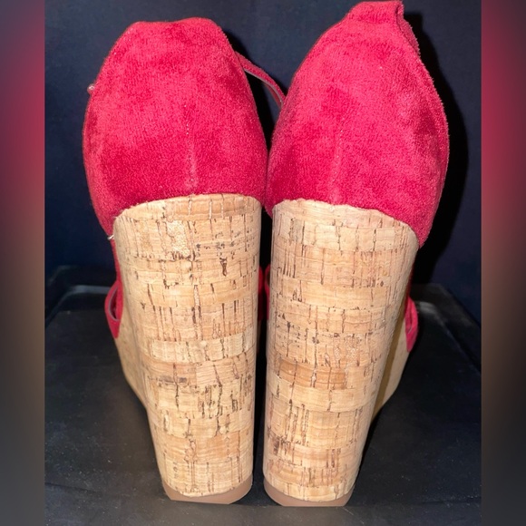 BRAND NEW RedTop Red Suede Platform Wedge Sandals - Picture 5 of 8